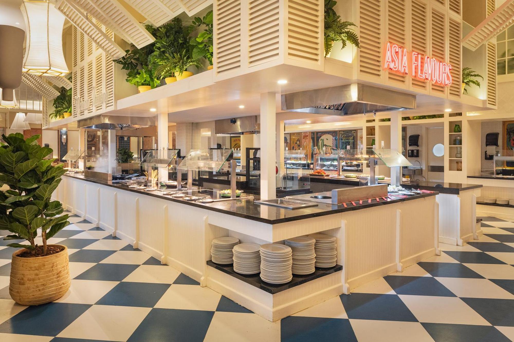 Hotel Ocean Eden Bay (Adults Only) à Spring Rises Extérieur photo The buffet at the restaurant